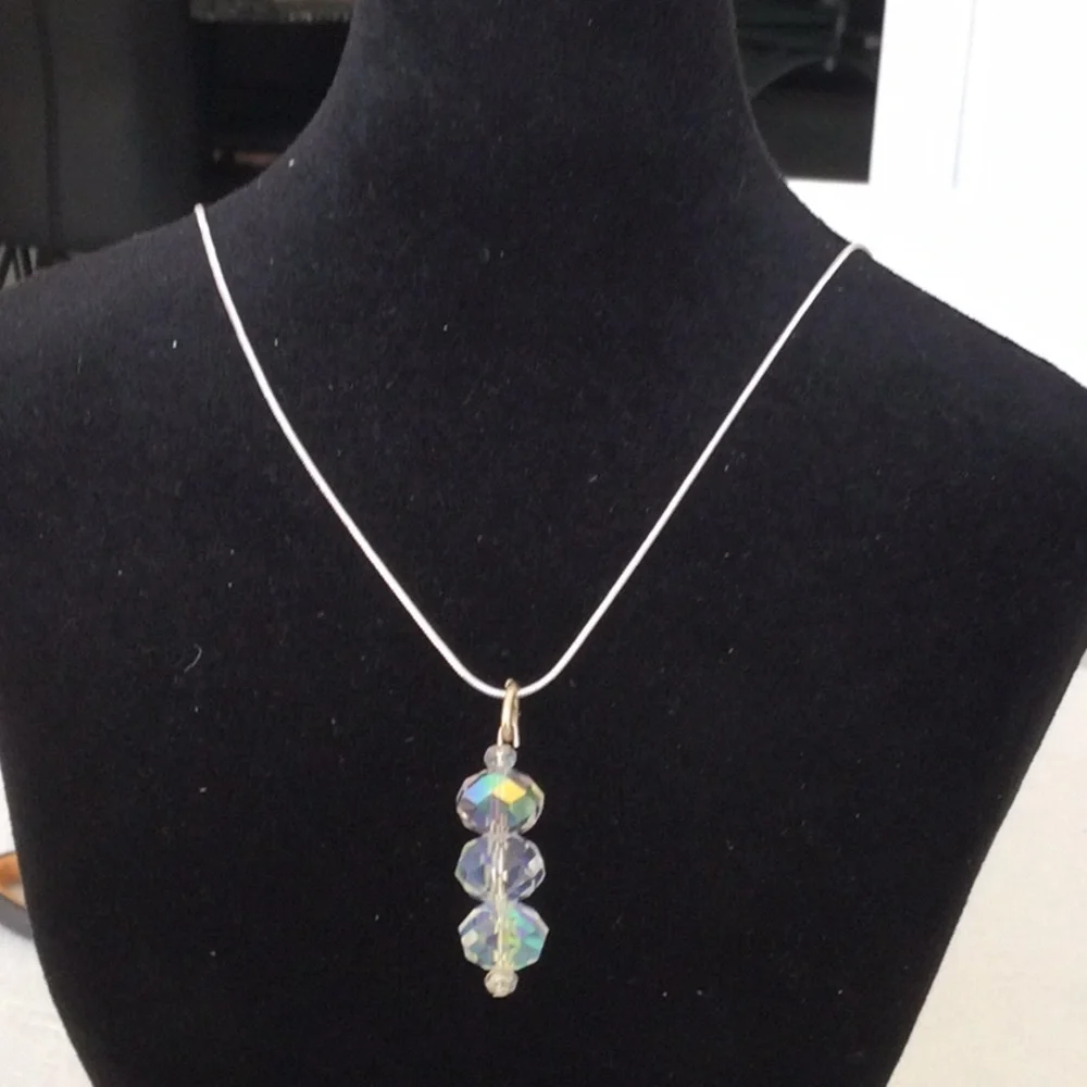 Chic SilverColor  Necklace with Iridescent Beads NWOT *